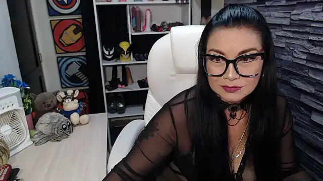 Snapshot of Cruela_deviil chatting on 07/26/26, 06:26 Cruela deviil online show from 07/26/26, 06:26
