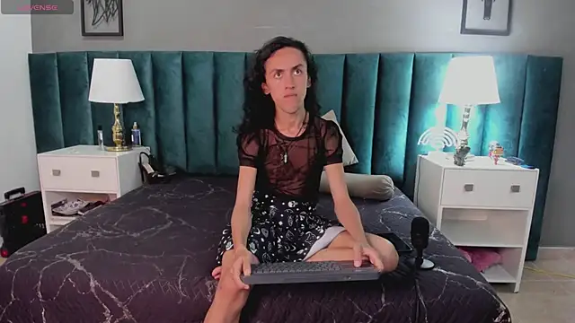 Snapshot of Karol_fenixx chatting on 12/29/24, 03:24 Karol fenixx online show from 12/29/24, 03:24