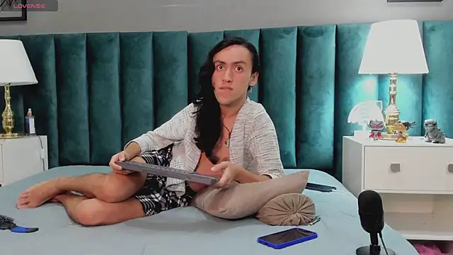 Snapshot of Karol_fenixx chatting on 01/24/25, 06:14 Karol fenixx online show from 01/24/25, 06:14