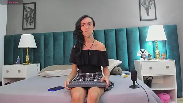 Snapshot of Karol_fenixx chatting on 02/06/25, 04:21 Karol fenixx online show from 02/06/25, 04:21