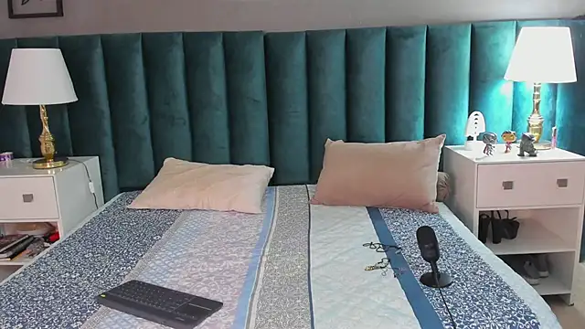 Snapshot of Karol_fenixx chatting on 03/18/25, 06:59 Karol fenixx online show from 03/18/25, 06:59