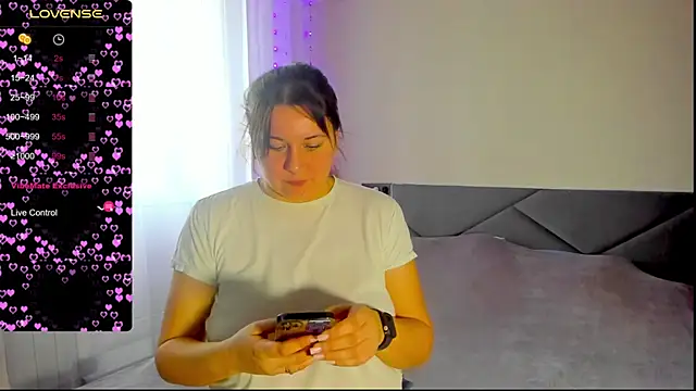 Snapshot of viki_love77 chatting on 11/07/25, 04:34 viki love77 online show from 11/07/25, 04:34