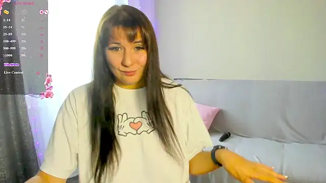 Snapshot of viki_love77 chatting on 08/06/26, 03:52 viki love77 online show from 08/06/26, 03:52