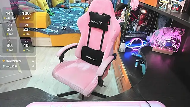 Softie Sofy online show from 10/17/25, 02:26