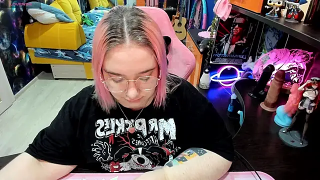 Softie Sofy online show from 10/19/25, 02:01