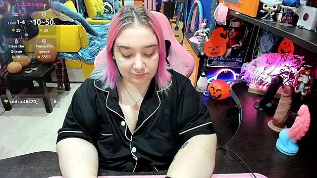 Softie Sofy online show from 10/30/25, 02:24