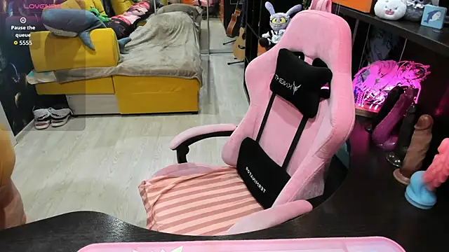 Softie Sofy online show from 04/11/26, 01:10