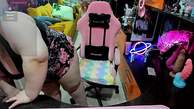 Softie Sofy online show from 05/05/26, 02:41