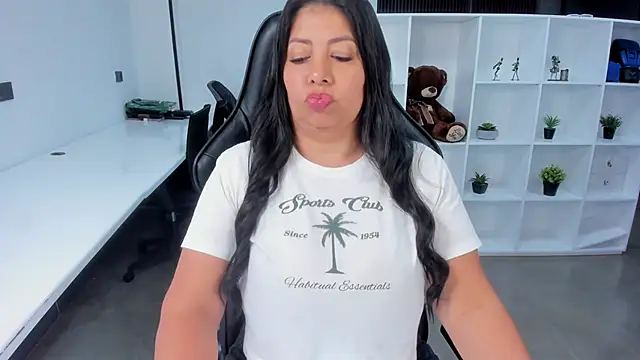 Snapshot of natural_bigboobs chatting on 11/29/25, 07:28 natural bigboobs online show from 11/29/25, 07:28