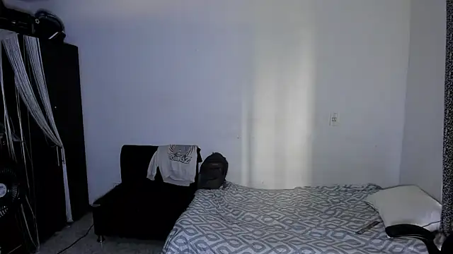 Snapshot of ares_sexxx chatting on 06/14/26, 12:18 ares sexxx online show from 06/14/26, 12:18