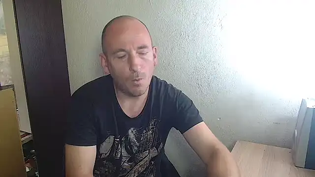 Johan   Barker online show from 11/08/25, 01:11