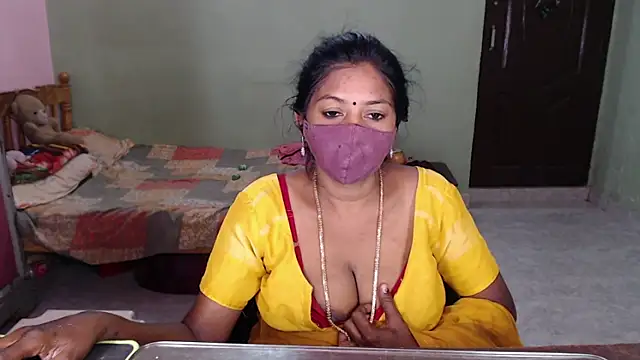 Snapshot of Novapol chatting on 04/12/26, 12:43 Novapol online show from 04/12/26, 12:43