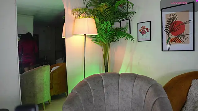 Snapshot of artechloe chatting on 02/27/25, 05:47 artechloe online show from 02/27/25, 05:47