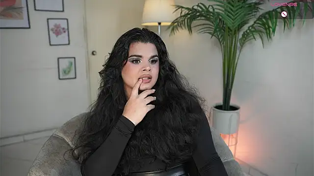 Snapshot of artechloe chatting on 09/17/25, 10:11 artechloe online show from 09/17/25, 10:11