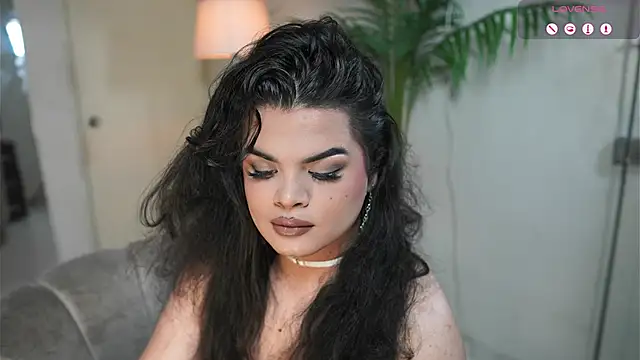 Snapshot of artechloe chatting on 09/24/25, 10:02 artechloe online show from 09/24/25, 10:02