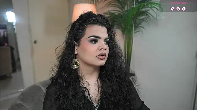 Snapshot of artechloe chatting on 09/28/25, 11:32 artechloe online show from 09/28/25, 11:32