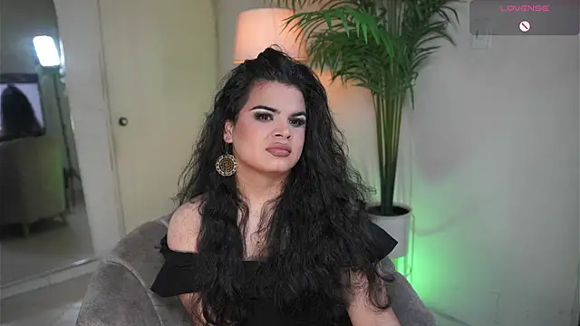 Snapshot of artechloe chatting on 10/05/25, 11:24 artechloe online show from 10/05/25, 11:24