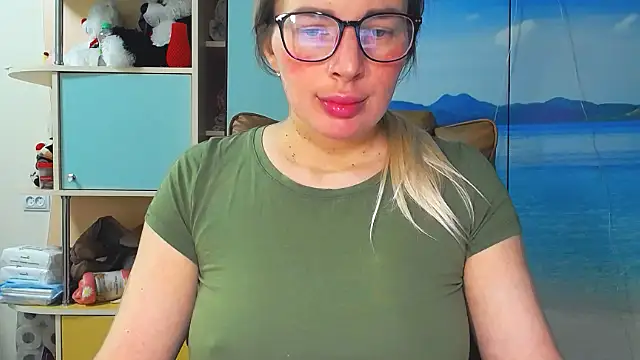 Snapshot of miaa_sunn chatting on 11/17/25, 03:40 miaa sunn online show from 11/17/25, 03:40