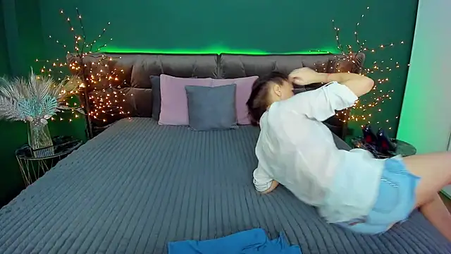 Rebecca Diamond online show from 02/09/25, 06:43