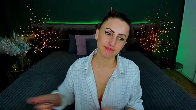 Rebecca Diamond online show from 02/12/25, 04:00