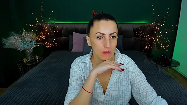 Rebecca Diamond online show from 03/12/25, 05:57