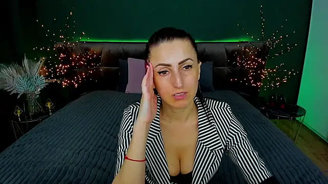 Rebecca Diamond online show from 03/18/25, 09:42