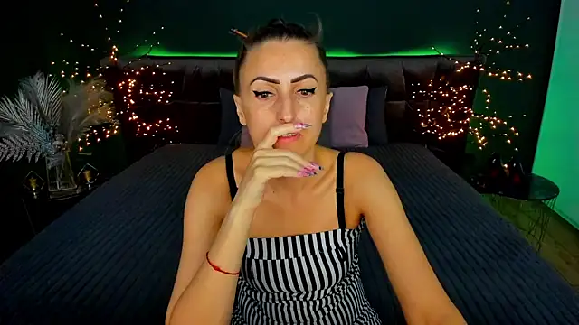 Rebecca Diamond online show from 09/16/25, 05:41