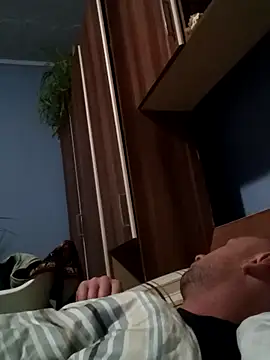 Snapshot of Rolandxxxr chatting on 01/05/25, 05:20 Rolandxxxr online show from 01/05/25, 05:20