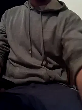 Snapshot of Rolandxxxr chatting on 01/07/25, 03:33 Rolandxxxr online show from 01/07/25, 03:33