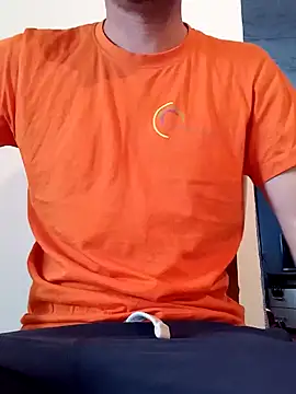 Snapshot of Rolandxxxr chatting on 01/26/25, 01:15 Rolandxxxr online show from 01/26/25, 01:15