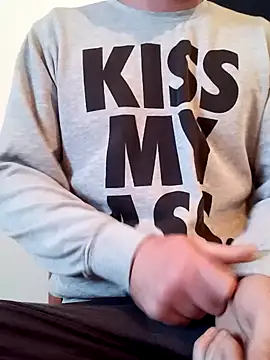 Snapshot of Rolandxxxr chatting on 02/04/25, 02:10 Rolandxxxr online show from 02/04/25, 02:10