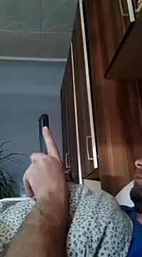 Snapshot of Rolandxxxr chatting on 02/19/25, 09:17 Rolandxxxr online show from 02/19/25, 09:17