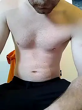 Snapshot of Rolandxxxr chatting on 03/17/25, 07:24 Rolandxxxr online show from 03/17/25, 07:24