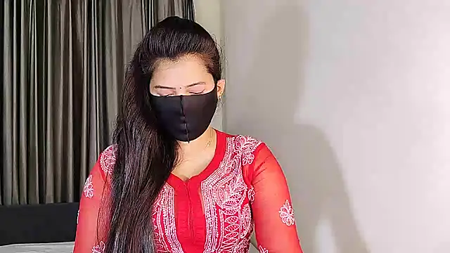 YourLovelyQueen online show from 01/14/25, 04:18