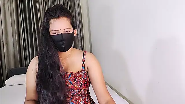 YourLovelyQueen online show from 06/20/26, 06:33