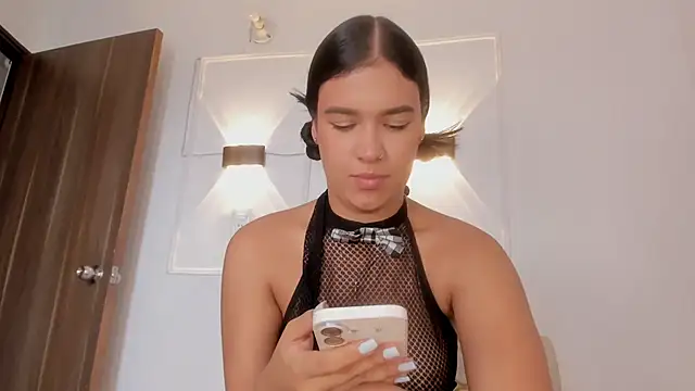 Snapshot of Hanna_Risso chatting on 04/17/26, 05:49 Hanna Risso online show from 04/17/26, 05:49