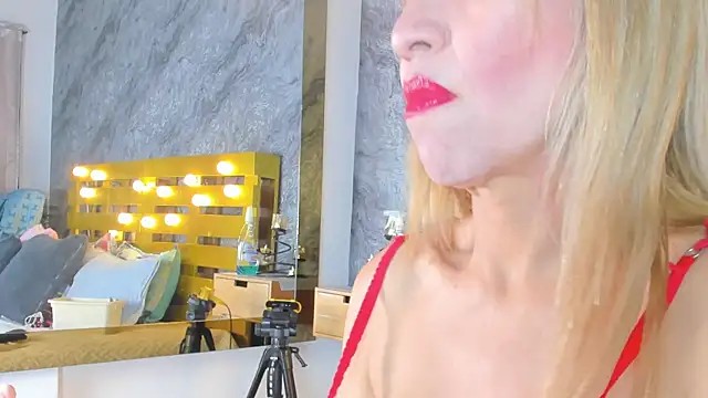 Snapshot of elena_mature chatting on 02/22/25, 07:14 elena mature online show from 02/22/25, 07:14