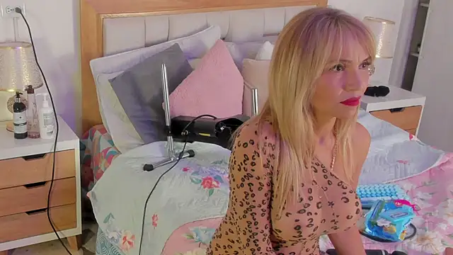 Snapshot of elena_mature chatting on 09/15/25, 06:41 elena mature online show from 09/15/25, 06:41