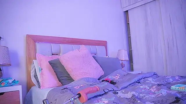 Snapshot of elena_mature chatting on 09/21/25, 10:06 elena mature online show from 09/21/25, 10:06