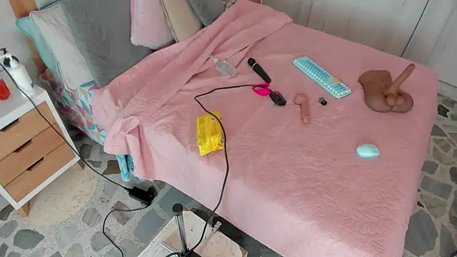 Snapshot of elena_mature chatting on 10/21/25, 07:25 elena mature online show from 10/21/25, 07:25