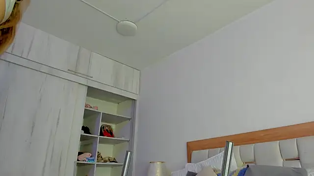 Snapshot of elena_mature chatting on 10/31/25, 03:57 elena mature online show from 10/31/25, 03:57