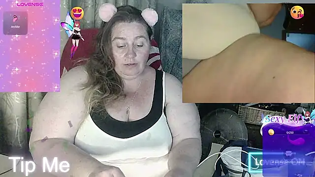 Snapshot of Iceprincess2bad4u chatting on 01/31/25, 05:32 Iceprincess2bad4u online show from 01/31/25, 05:32