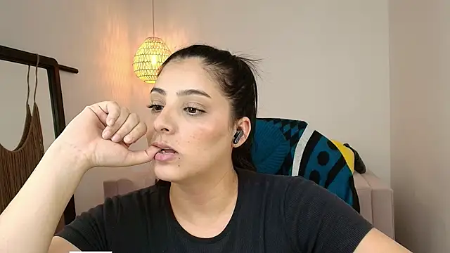 Snapshot of YummyAnna_ chatting on 02/10/26, 08:13 YummyAnna online show from 02/10/26, 08:13