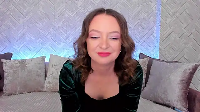 EvaBarsa  online show from 11/18/25, 09:14