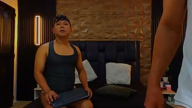 FelipeAndMarcello3 online show from 02/18/25, 02:16