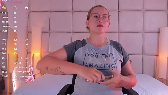 halaaa 1 online show from 04/17/26, 12:30