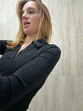 Snapshot of -AngelAri- chatting on 10/29/25, 06:09 -AngelAri- online show from 10/29/25, 06:09