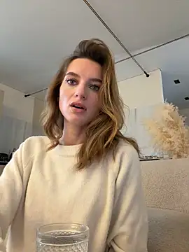 Snapshot of -AngelAri- chatting on 10/30/25, 09:11 -AngelAri- online show from 10/30/25, 09:11