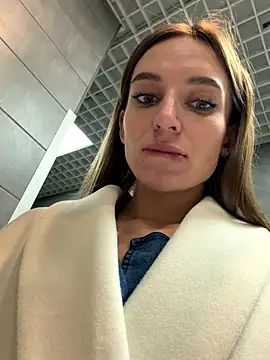 Snapshot of -AngelAri- chatting on 11/20/25, 09:14 -AngelAri- online show from 11/20/25, 09:14