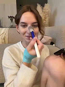 Snapshot of -AngelAri- chatting on 12/05/25, 09:29 -AngelAri- online show from 12/05/25, 09:29